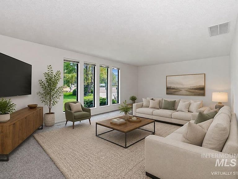 931 Sherman Way photo 4