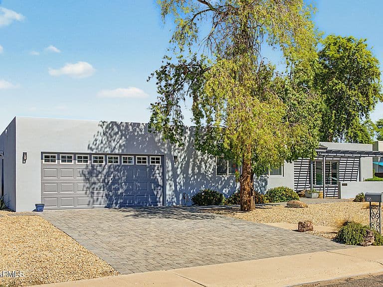 1518 W SELDON Lane photo 2