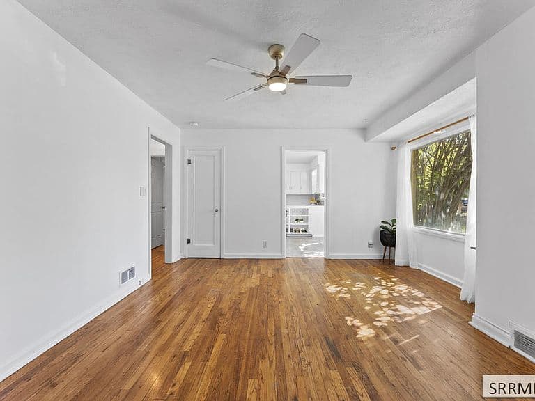 131 Beacon Dr photo 4