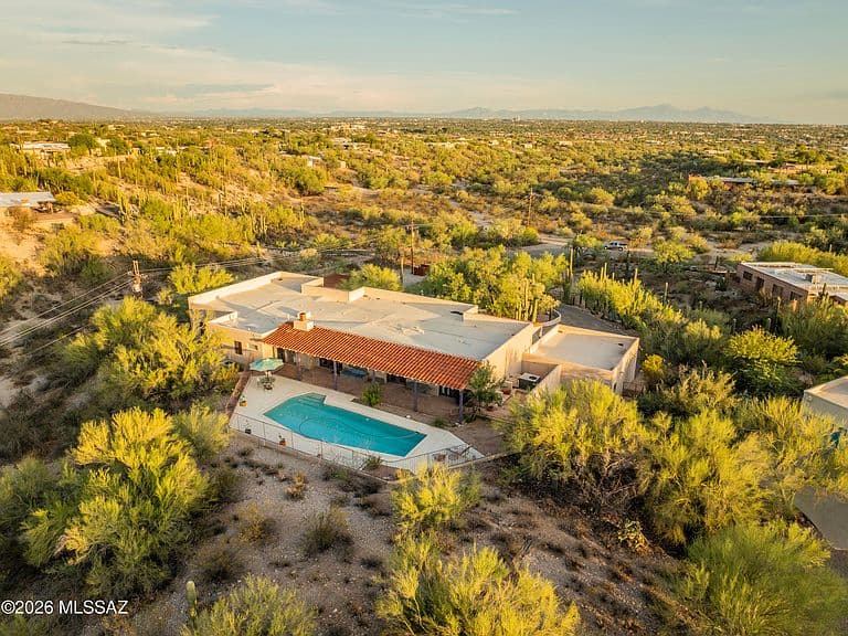 4015 E Camino Llanoso photo 3