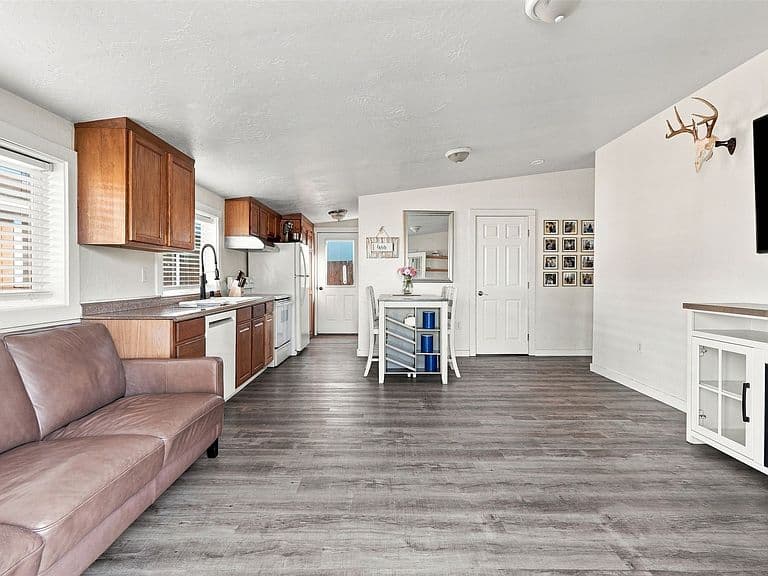 182 Blake St N photo 3