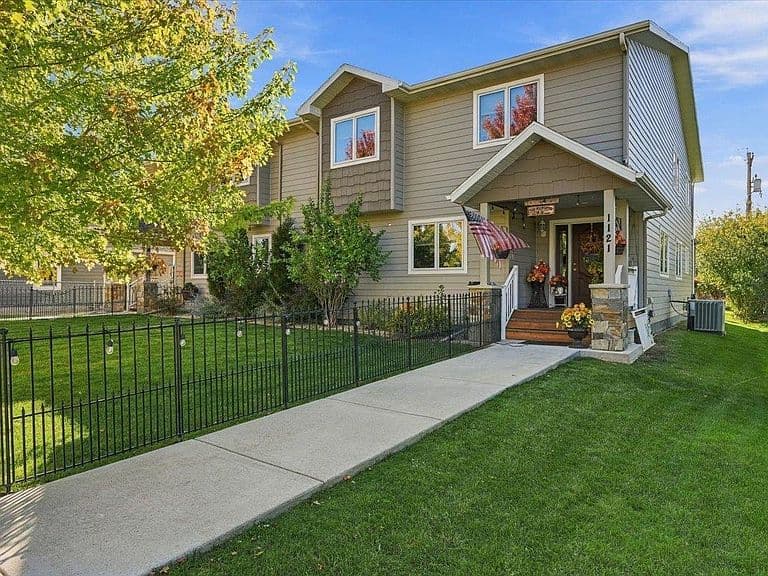 1121 N Canyon St photo 2