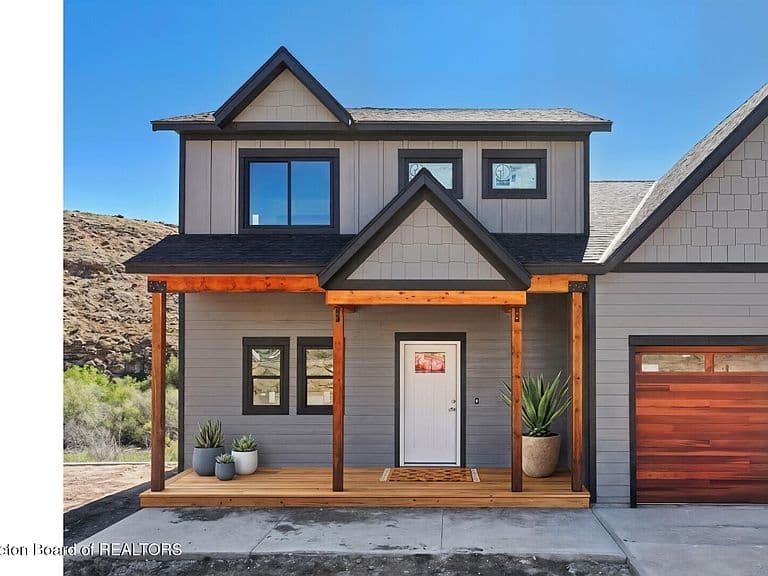 105 Schaan Dr photo 2