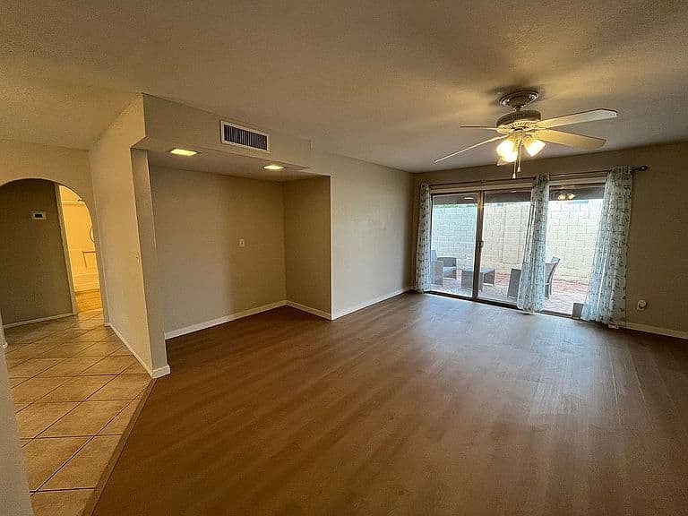 517 W Duke Dr photo 2