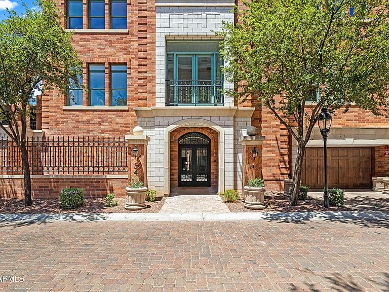 54 W PALM Lane photo 3