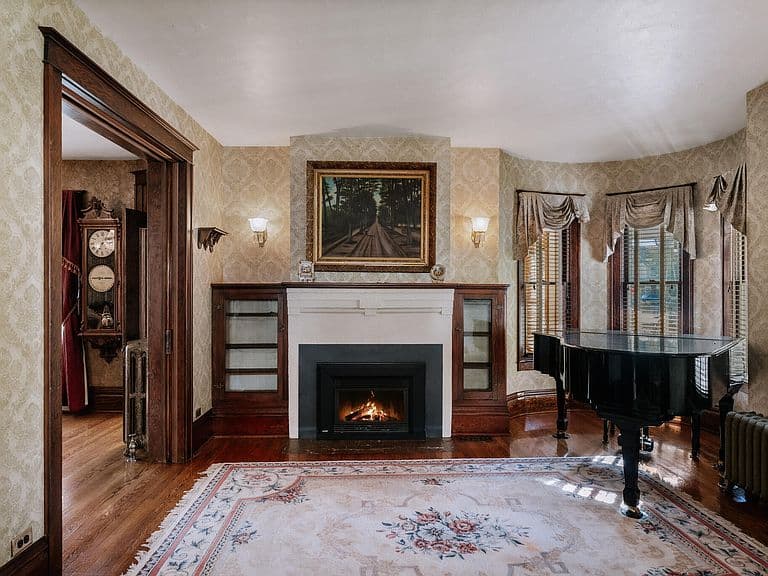 339 W Loucks St photo 5