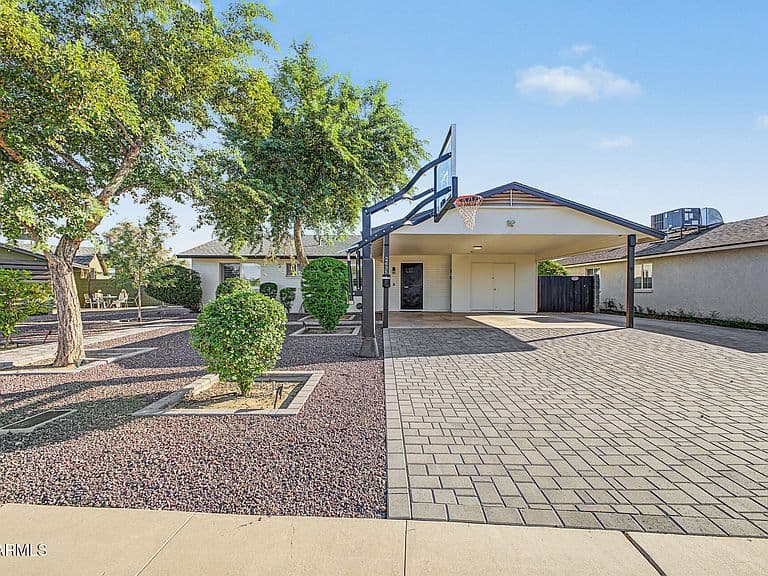 2435 E ALDINE Street photo 2