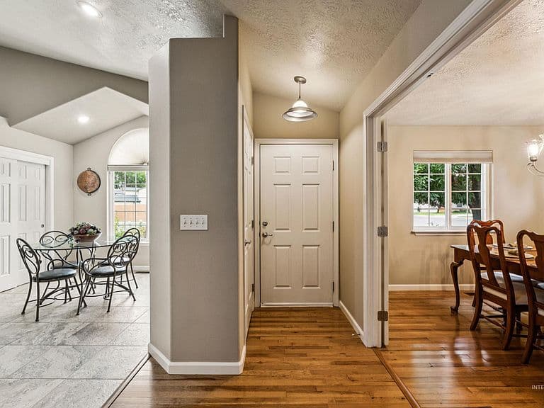 232 N Taurus Way photo 4
