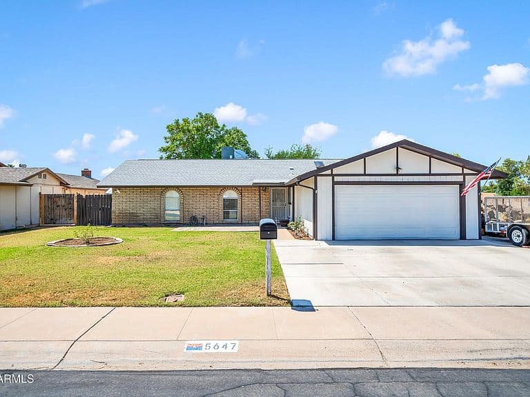 5647 W VOGEL Avenue photo 2