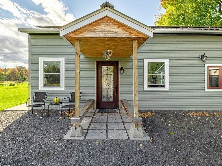 1531 Border Road photo 3