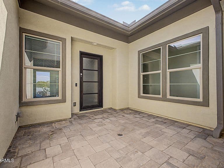 1441 E POWELL Way photo 4