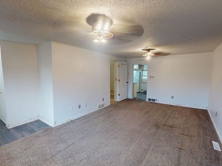 1301 E Hanson Ave photo 2