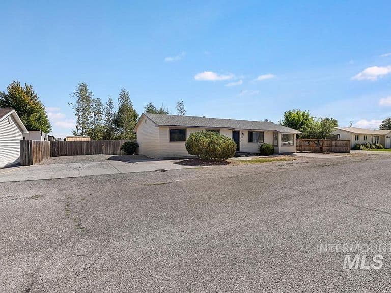 2220 Macs Ave photo 4