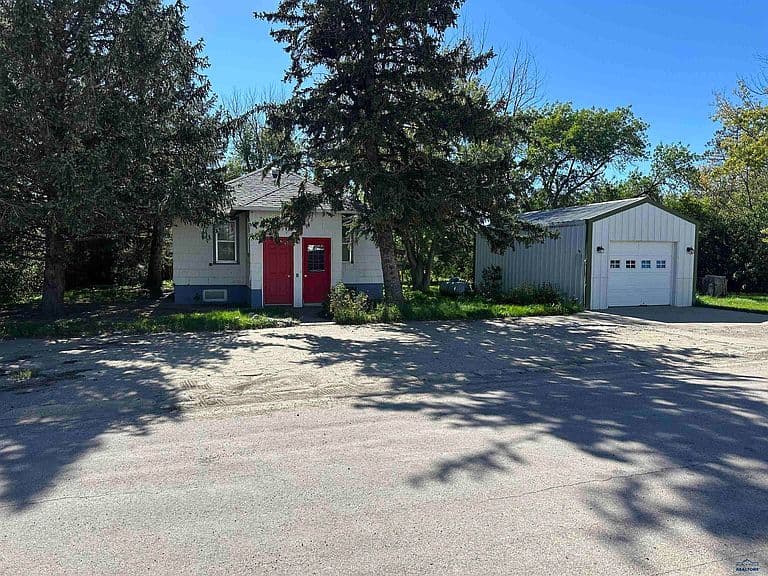 303 School St photo 2