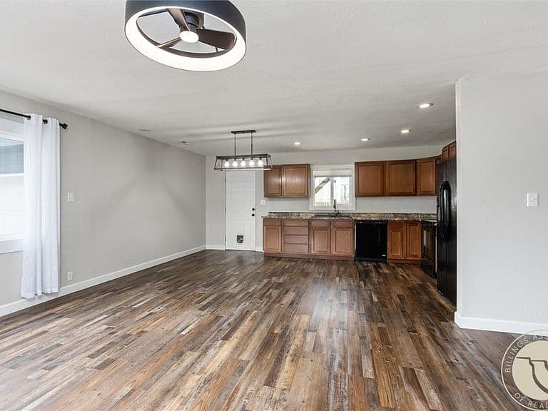 1308 Eldorado Dr photo 3