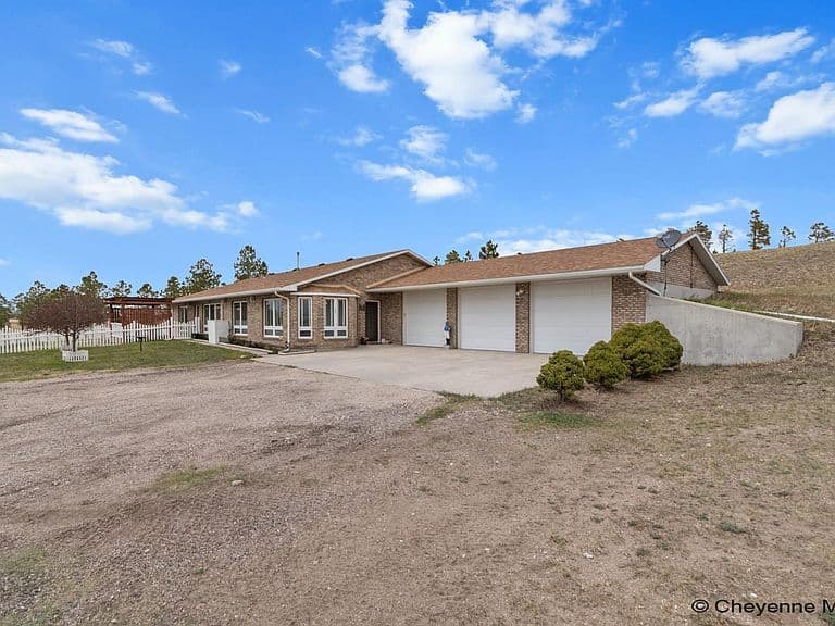 2745 Chrysler Rd photo 5