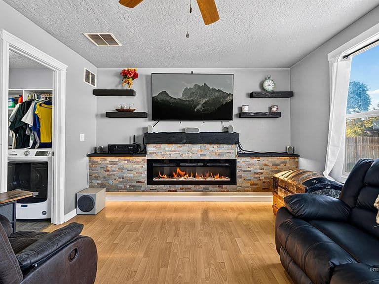 1600 W Roston Ct photo 3