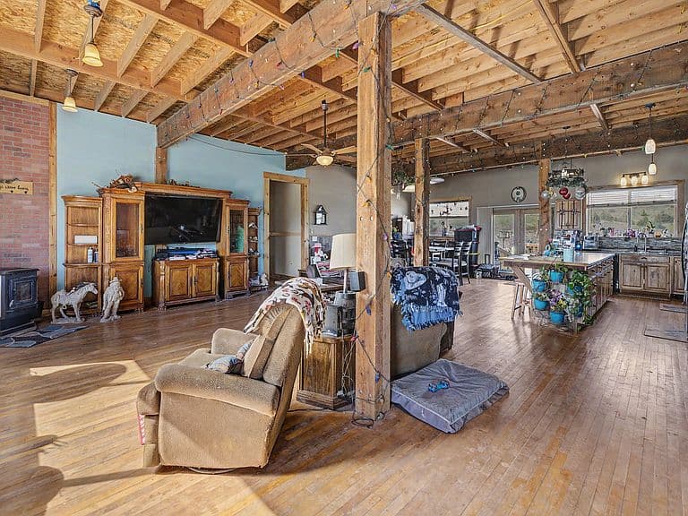 4885 Iron Horse Rd photo 4