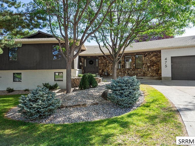475 Linden Ave photo 1