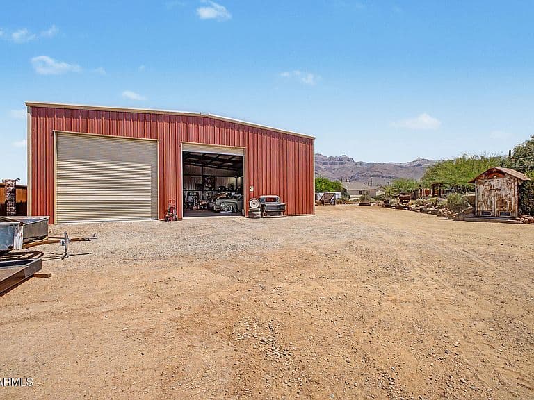 1502 S PROSPECTORS Road photo 3