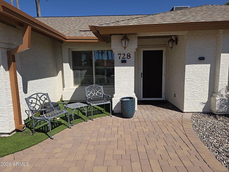 728 E KINGS Avenue photo 3