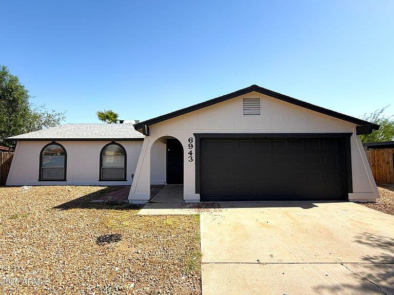 6943 W HUBBELL Street photo 1