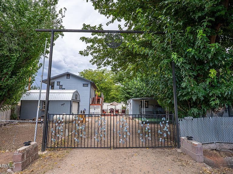 1805 W OAK Lane photo 2