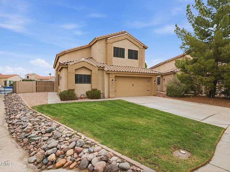 8710 W LISBON Lane photo 3
