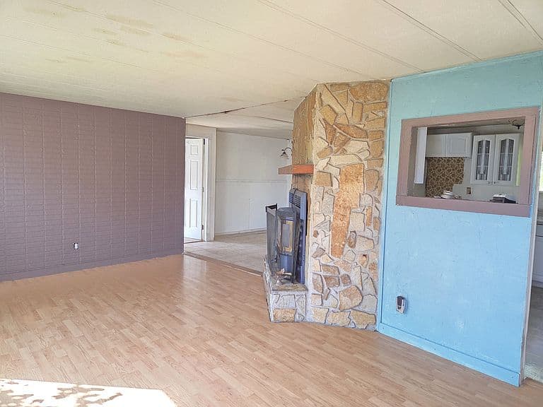 1610 Livingston Ave photo 2