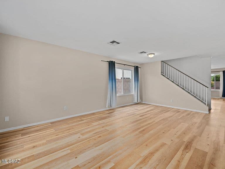 10095 N Mill Crossing Way photo 4