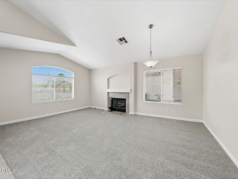 627 E SHANNON Street photo 2
