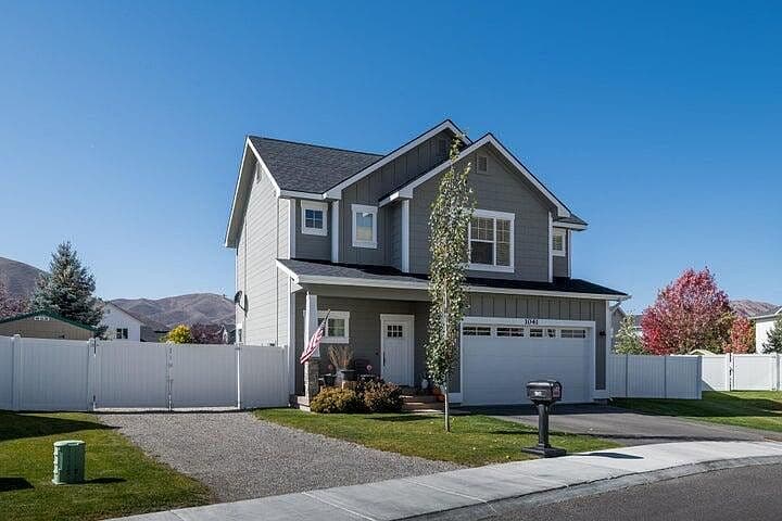 1041 Daybreak Ln photo 1