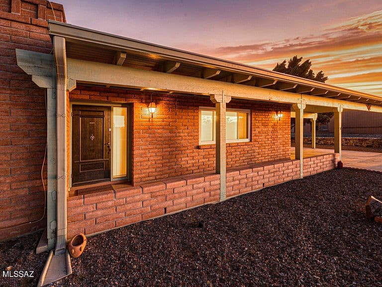 1530 S San Ray photo 2
