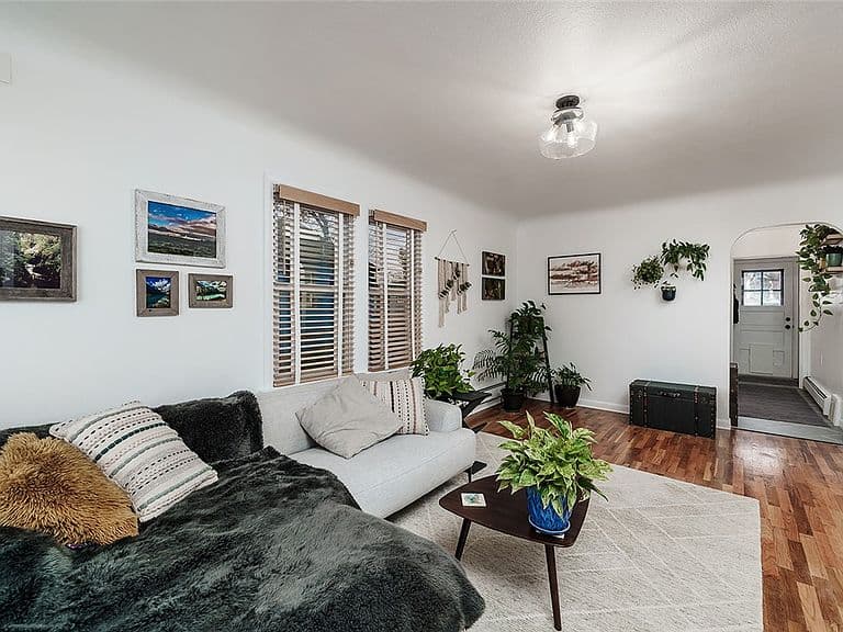 725 Cook Ave photo 3