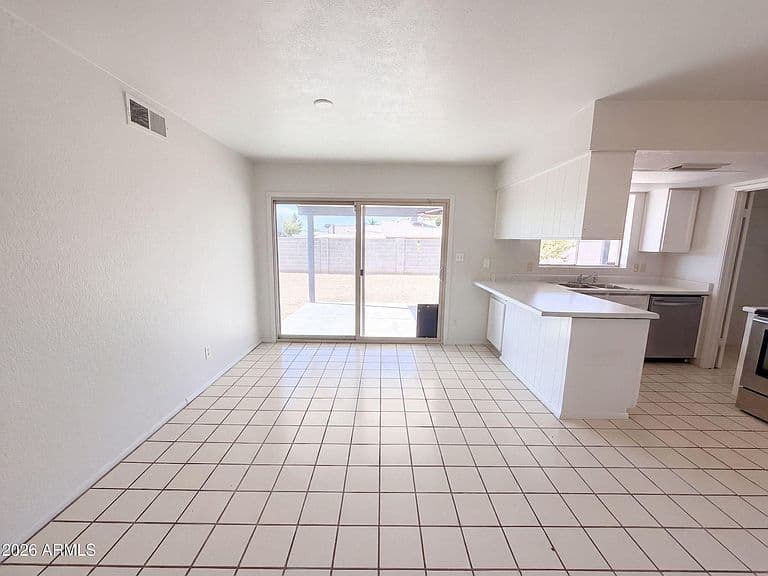 1413 W BEHREND Drive photo 3
