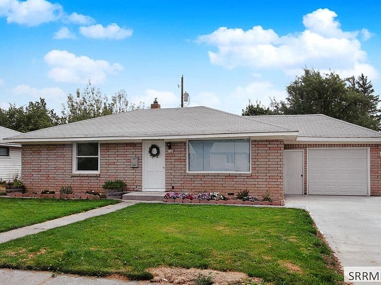 1145 Cathryn Ave photo 1
