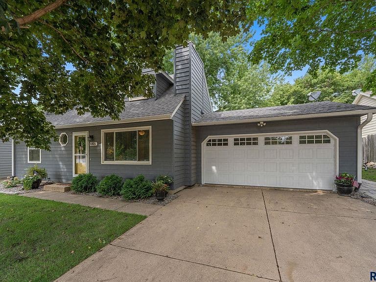 4416 E Oak St photo 4