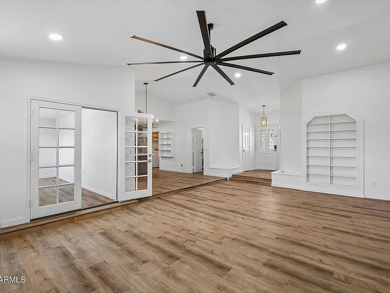1523 W MISSION Drive photo 3