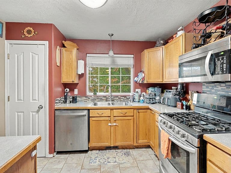 213 Lake Side Dr photo 2