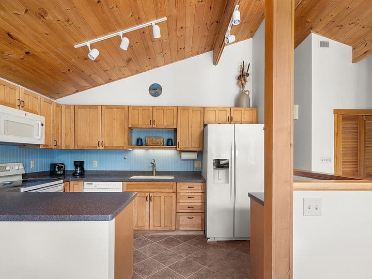 715 Luce Hill Road photo 3