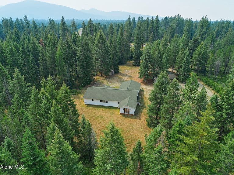 8924 E Black Bear Rd photo 4