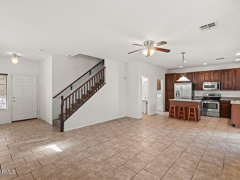 17401 W HOLLAND Lane photo 3