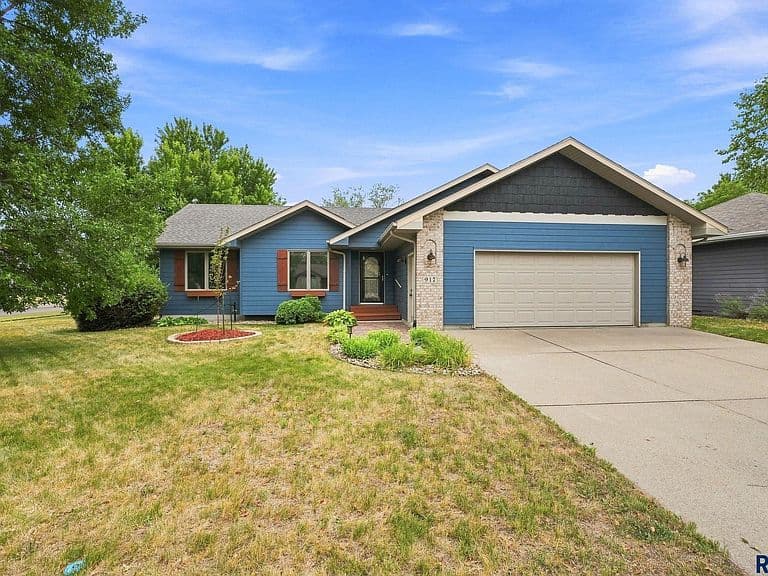 917 E Heatherwood Dr photo 1