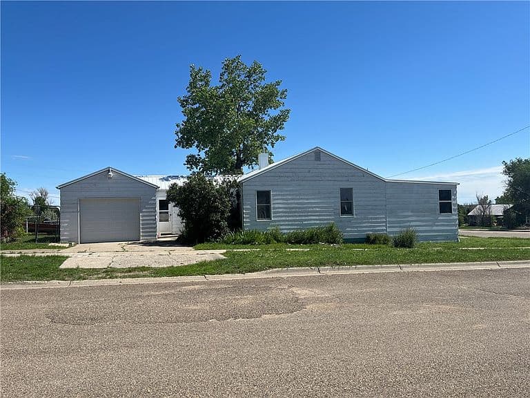 1306 B Ave photo 1
