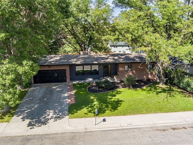 2115 Mariposa Ln photo 2