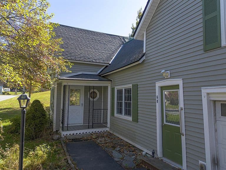 68 Davis Avenue photo 3
