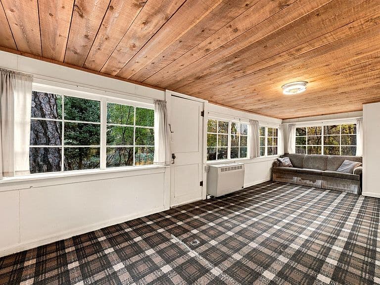 8 Lodore Ave photo 5
