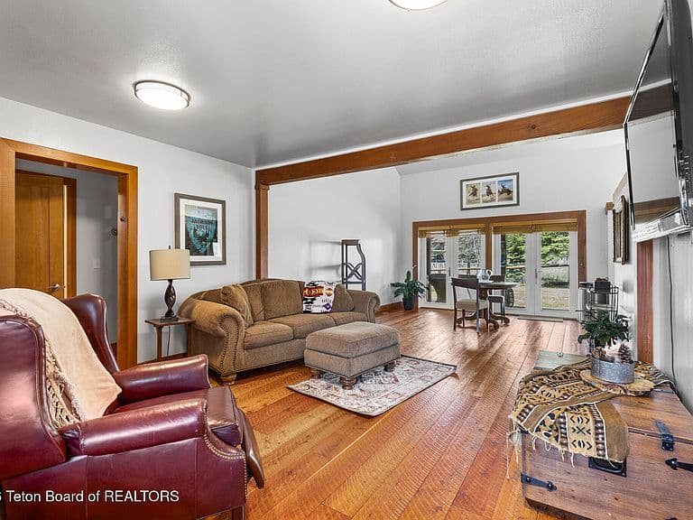 4085 Balsam Ln photo 5