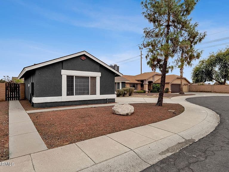 5021 N 86th Ave photo 3