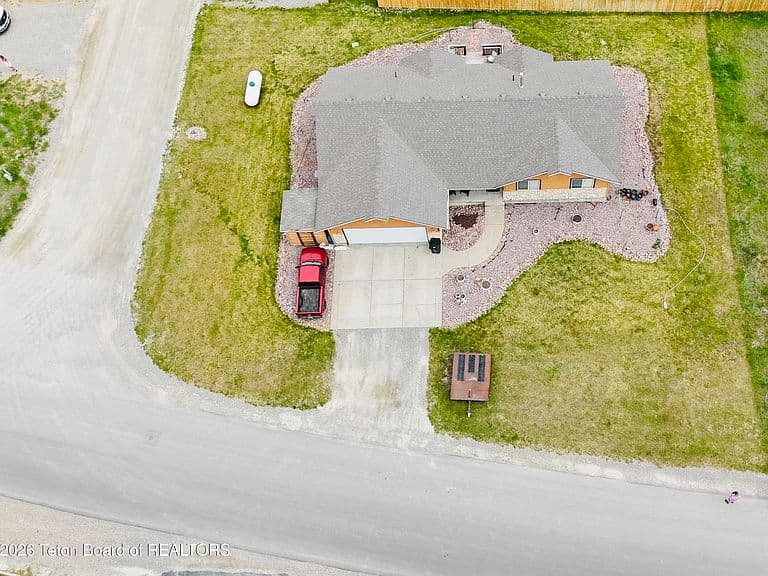 250 Brambleberry Dr photo 3